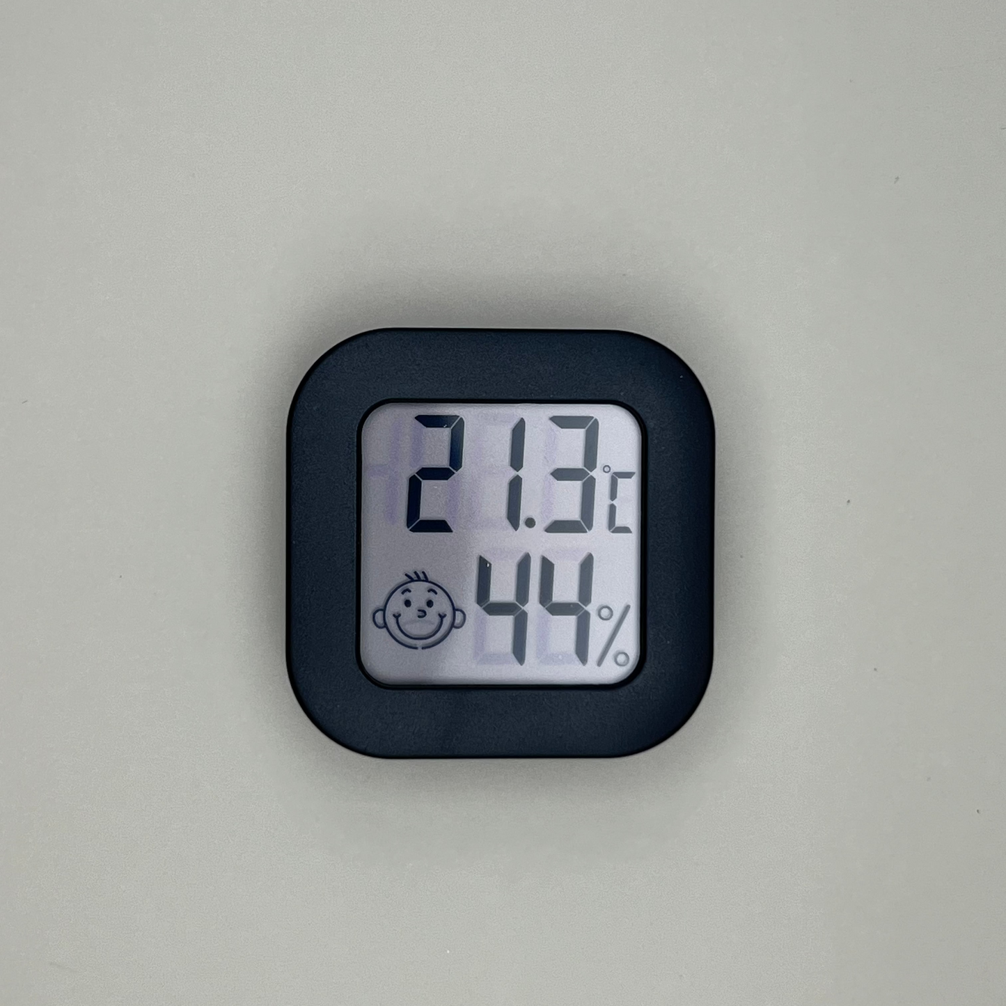 Auf dem Bild sieht man das Mini Hygrometer im Einsatz.