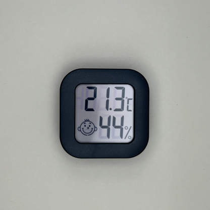Auf dem Bild sieht man das Mini Hygrometer im Einsatz. 